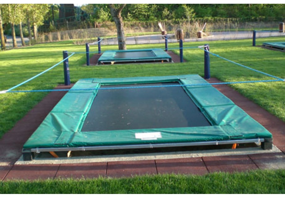 Samme Kejserlig tidligste Trampolin | PE nedgravet grøn| Firkantet trampolin | Trampolincenter